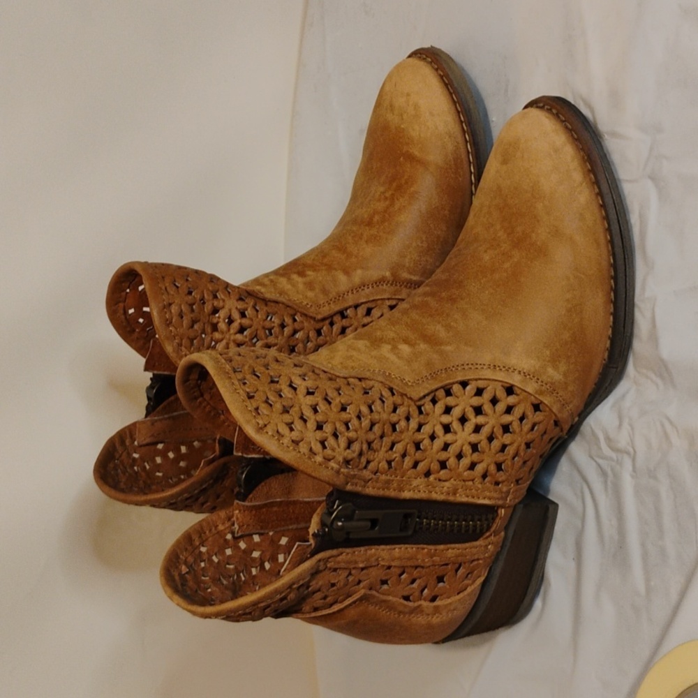 CORRAL CIRCLE G WOMEN'S DISTRESSED ROUND TOE ZIPPER ANKLE BOOT 7.5 western shoes